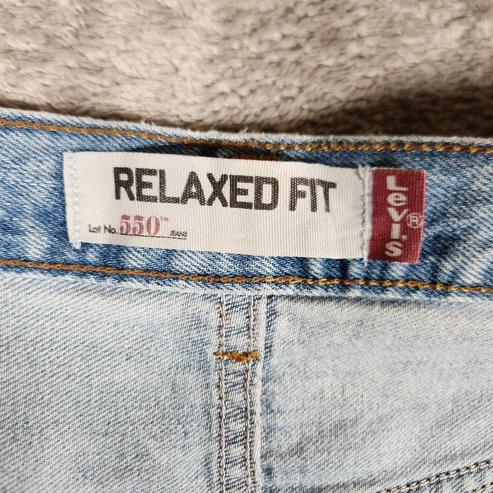 Levi's 550 Jeans Men's 38X31 (Tag 38X32) Blue Relaxed‎ STAIN and MISSING LOOP